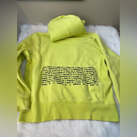 Billie Eilish World Tour 2022 Yellow Hoodie - Picture 8 of 14